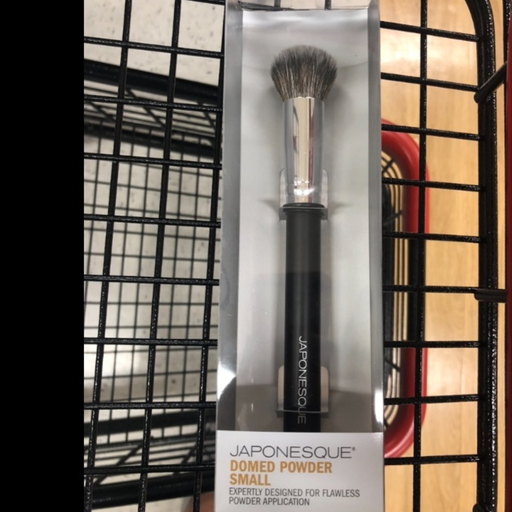 JAPONESQUE Domed Powder Brush